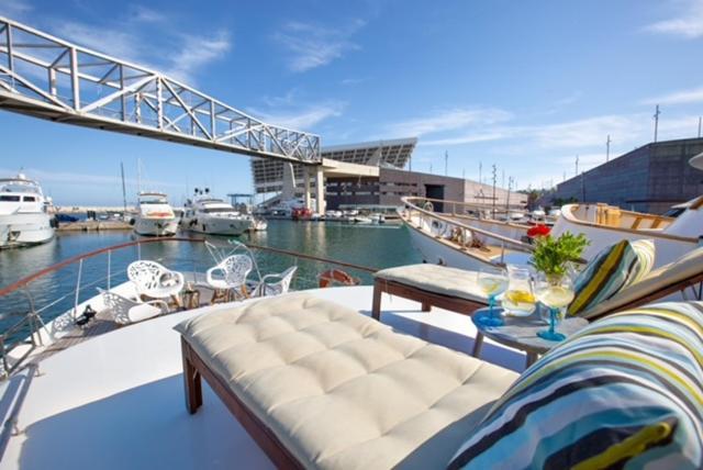 Classic yacht with huge deck&amazing views Sant Adria de Besos Exterior foto