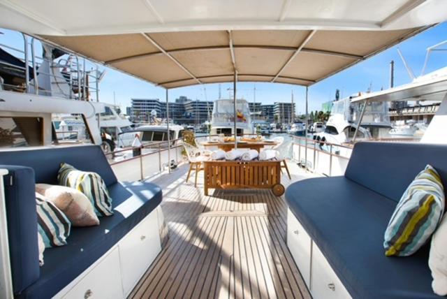 Classic yacht with huge deck&amazing views Sant Adria de Besos Exterior foto