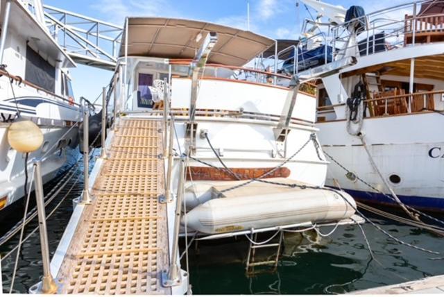Classic yacht with huge deck&amazing views Sant Adria de Besos Exterior foto