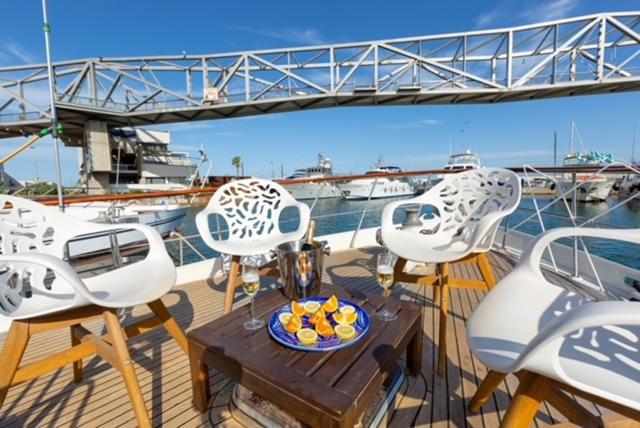 Classic yacht with huge deck&amazing views Sant Adria de Besos Exterior foto