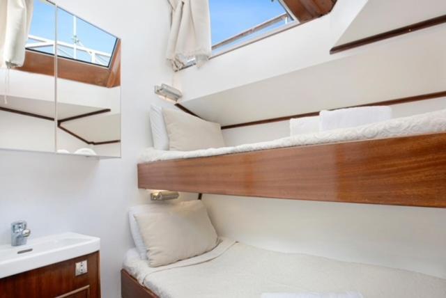 Classic yacht with huge deck&amazing views Sant Adria de Besos Exterior foto