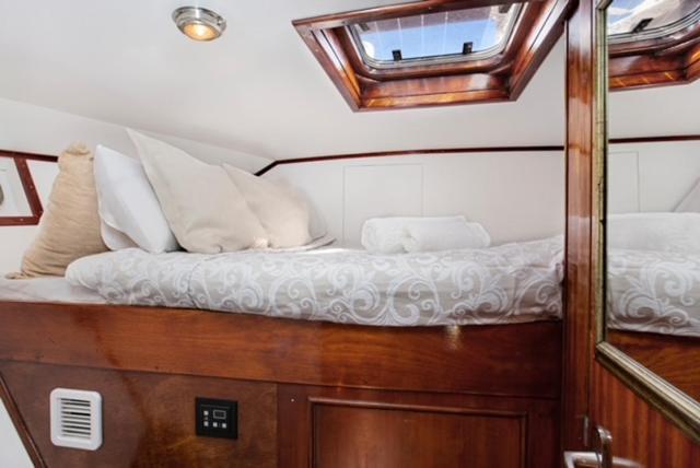 Classic yacht with huge deck&amazing views Sant Adria de Besos Exterior foto