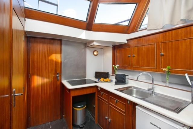 Classic yacht with huge deck&amazing views Sant Adria de Besos Exterior foto
